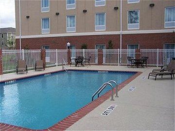 Holiday Inn Express & Suites Baton Rouge East Exterior photo